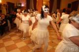 20190421011215_5G6H4021: Foto: Fialkový ples pozdravily žlebské ženy klasickým baletem „Labutí jezero“
