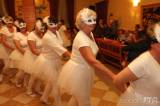 20190421011215_5G6H4024: Foto: Fialkový ples pozdravily žlebské ženy klasickým baletem „Labutí jezero“