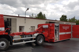 Kolínští profesionální hasiči převzali záchranný lodní kontejner 
