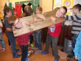 stredo12: Děti ze ZŠ Masarykova si vyzkoušely, jak se žilo ve středověku
