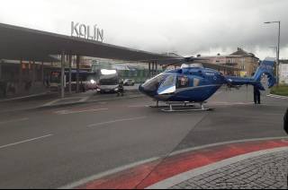 Vlak v Kolíně zranil dvě děti, jedno muselo být převezeno letecky do nemocnice v Motole