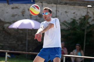 Foto: V Červených Pečkách začal 24. ročník volejbalového turnaje, vyvrcholí v sobotu