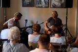 20190627162625_DSCF9068: Foto: V kutnohorském Blues café zahráli Sir Oliver Mally a Peter Schneider