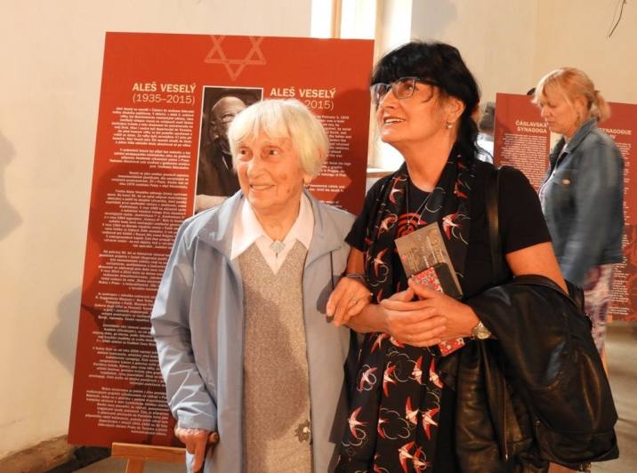 Foto, video: V čáslavské synagoze otevřeli výstavu „Dějiny Židů v Čáslavi“