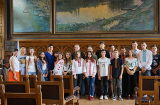 Místostarostka Iveta Mikšíková přivítala na radnici návštěvu ukrajinských dětí 