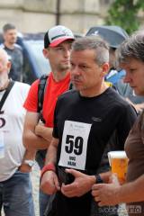20190810110449_IMG_2874: Foto: Na start Dačického dvanáctky se postavilo přes tři stovky běžců!