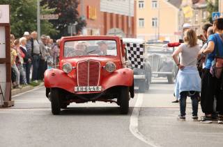 Foto, video: Odstartoval XI. ročník závodu historických vozidel Veteran rallye Kutná Hora