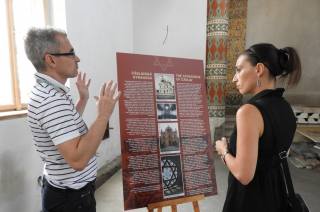 Foto, video: V čáslavské synagoze v sobotu začala výstava Kláry Horáčkové „Kameny času Izraele“