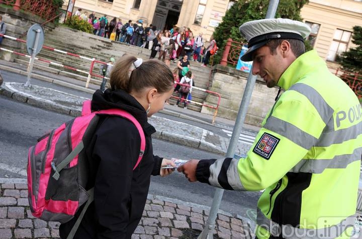 Policisté radí, jak bezpečně na první cestu do školy