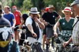 20190831153130_5G6H2785: Foto: Letní prázdniny zakončili ze sedel historických bicyklů, letos si připomněli Závod míru!