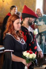 20190916132130_IMG_4664: Foto: Vlašský dvůr v Kutné Hoře hostil svatbu v rytířském stylu  