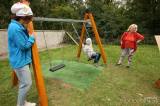 20190926215233_5G6H1760: Foto: Děti ve Žlebech si užívaly nové herní prvky na hřišti i „Šmoulí olympiádu“!