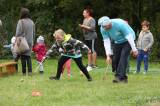 20190926215242_5G6H2072: Foto: Děti ve Žlebech si užívaly nové herní prvky na hřišti i „Šmoulí olympiádu“!