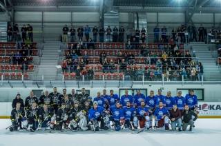Foto: Benefičním hokejem vybrali pro malou Gábinku 62 tisíc korun!