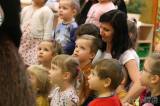 20191203121750_5G6H7718: Foto: Za dětmi v kutnohorských školkách v úterý zavítal Mikuláš s čerty i andělem