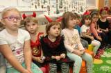 20191203121755_5G6H7856: Foto: Za dětmi v kutnohorských školkách v úterý zavítal Mikuláš s čerty i andělem