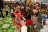 20191203121800_5G6H8118: Foto: Za dětmi v kutnohorských školkách v úterý zavítal Mikuláš s čerty i andělem