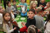 20191203121800_5G6H8142: Foto: Za dětmi v kutnohorských školkách v úterý zavítal Mikuláš s čerty i andělem