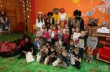 20191203121802_5G6H8245: Foto: Za dětmi v kutnohorských školkách v úterý zavítal Mikuláš s čerty i andělem