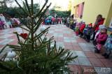 20191204104523_5G6H8392: Foto, video: V kutnohorské MŠ Benešova II slavnostně rozsvítili vánoční stromy