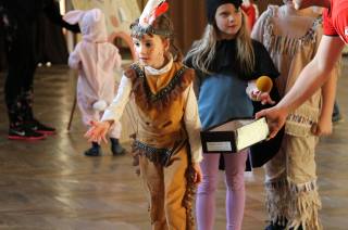 Foto: Sokolovnu v Čáslavi zaplnily děti v maskách