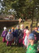 20200213211748_MSM_sovy133: Zahradu Mateřské školy v Miskovicích ozdobily keramické sovy!