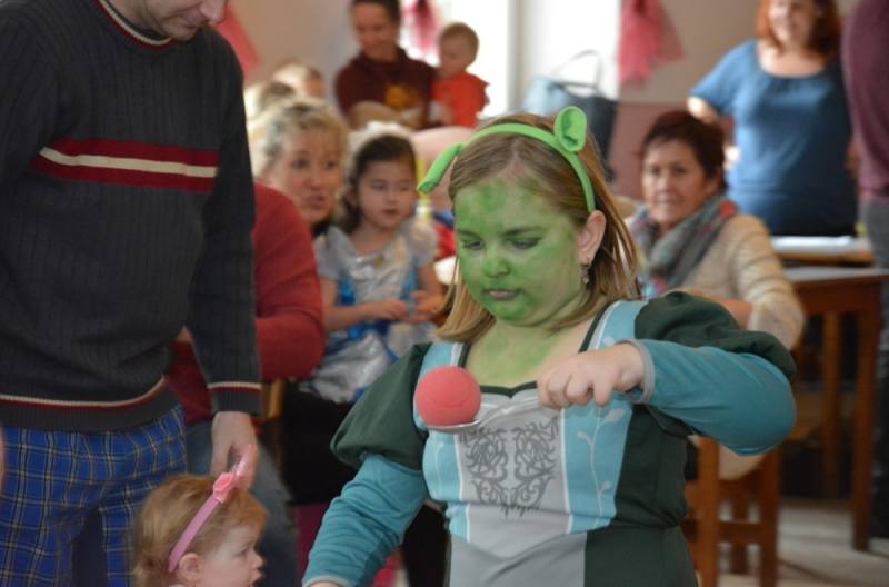 Foto: S dětmi v Tupadlech si na karnevale pohrál také čaroděj Emča!