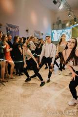 20200301180935_Baix_IMG_00184: Foto: V Lorci v sobotu tančili hlavně maturanti z třídy C4A Gymnázia Jiřího Ortena
