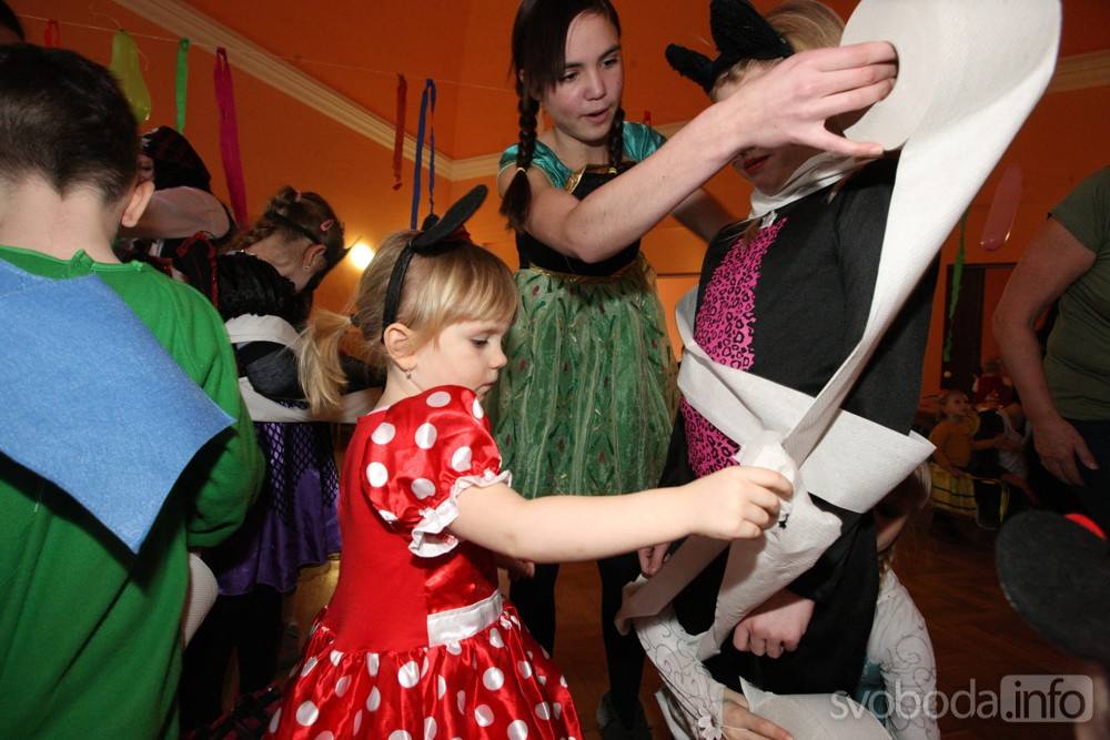 Foto: Na karnevale ve Svatém Mikuláši si děti vzaly do parády pirátky!