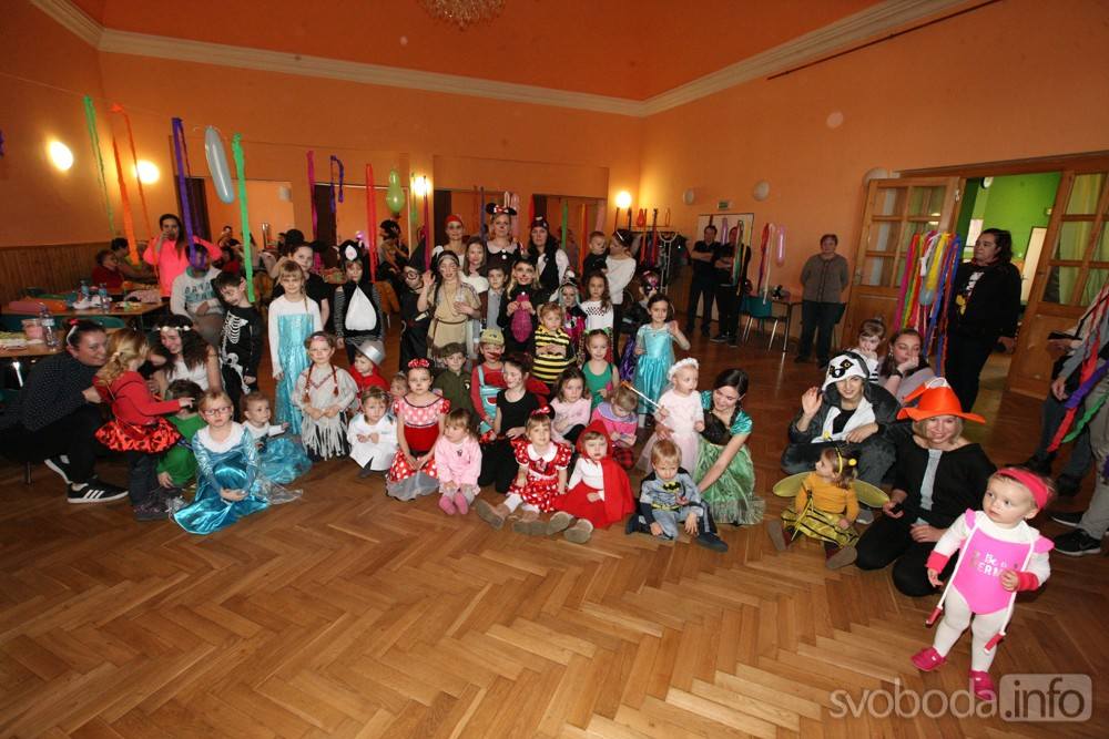 Foto: Na karnevale ve Svatém Mikuláši si děti vzaly do parády pirátky!