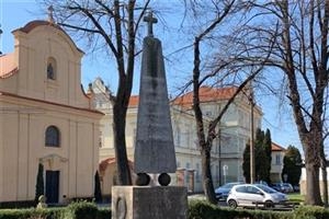 Pomník v parčíku u domova důchodců v Čáslavi se dočká restaurátorských zásahů