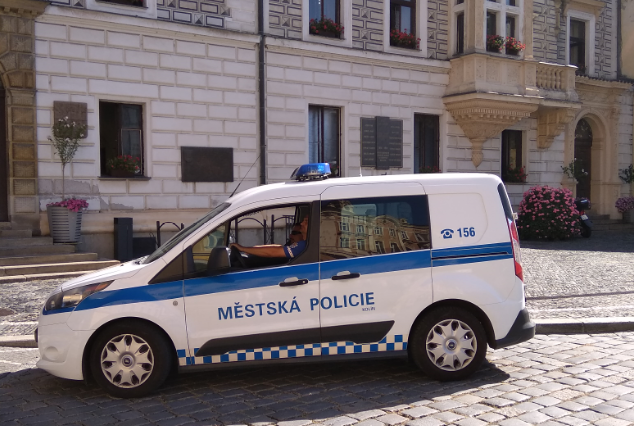 Strážníci Městské policie Kolín zadrželi muže podezřelého z obtěžování dětí