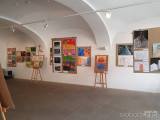 20200601231727_20200529_153357: Práce žáků výtvarného oboru ZUŠ Kutná Hora můžete vidět ve Spolkovém domě
