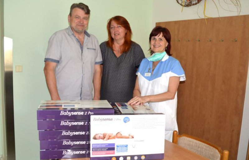 Nadace Křižovatka předala 10 monitorů dechu čáslavské nemocnici