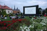 20200625231854_5G6H3108: Kino na kolečkách ve čtvrtek přivezlo do zahrad GASKu film „Chlap na střídačku“