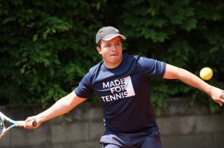Foto: V devátém ročníku tenisového turnaje „Roztěž open“ zvítězil Michal Janoušek!