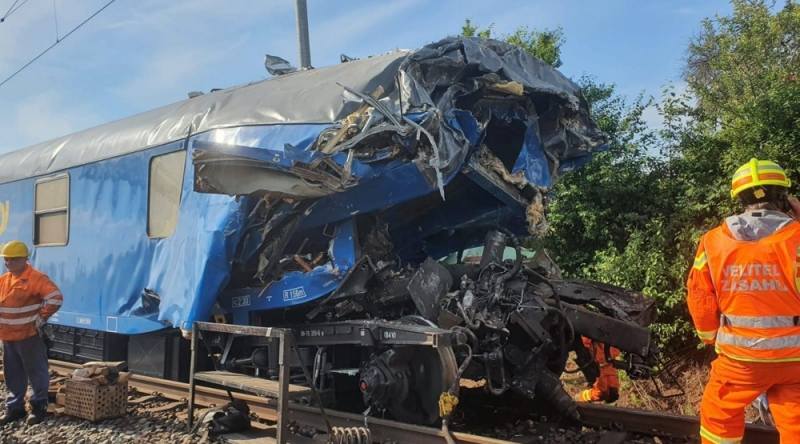 Po nehodě u Českého Brodu očekvají plné zprovoznění trati ve večerních hodinách