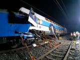 20200715102231_12: Foto, video: U Českého Brodu se srazily vlaky, nehoda si vyžádala zranění