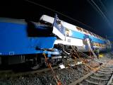 20200715102233_9: Foto, video: U Českého Brodu se srazily vlaky, nehoda si vyžádala zranění