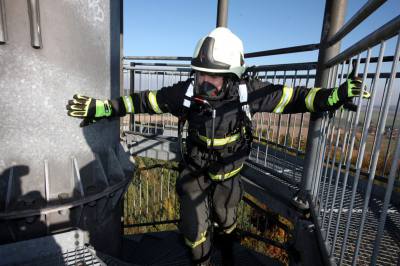 Foto: Na rozhlednu Vysoká se vypravil rekordní počet dobrovolných hasičů!