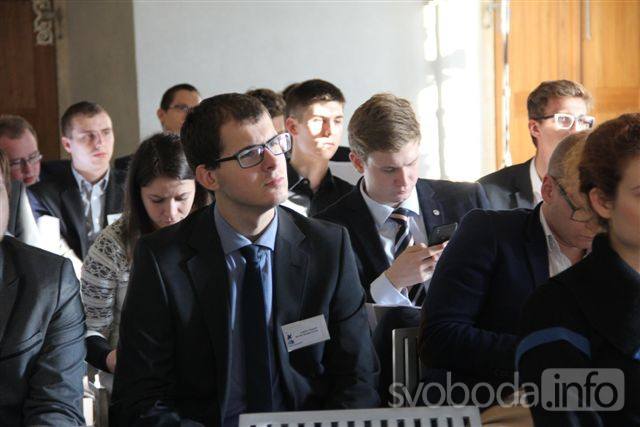 Mladí kozervativci v sobotu diskutovali v refektáři GASK