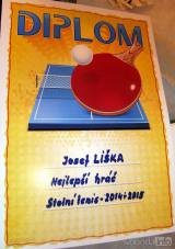 PB010140: diplom Josef Liška nejlepší hráč pinec - Foto: Sportovci odložili dresy i tepláky a užili si ples v Močovicích