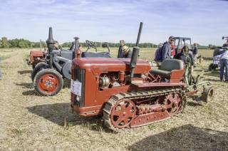 Foto: Historické traktory se utkaly v soutěži v orbě „Starokolínská brázda 2020“