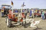 20200922213939_DSC_0039: Foto: Historické traktory se utkaly v soutěži v orbě „Starokolínská brázda 2020“