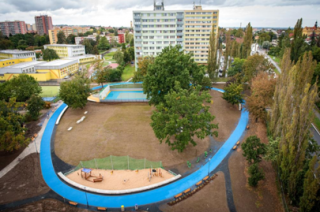 Sportovní hřiště pro veřejnost v Seifertově ulici v Kolíně se dokončuje