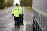 20201015181245_5G6H7464: Policisté dohlíží na silniční provoz, ve čtvrtek se zaměřili na kamiony