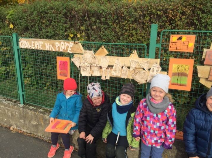 Děti z MŠ Miskovice vytvořily „Galerii na plotě“!