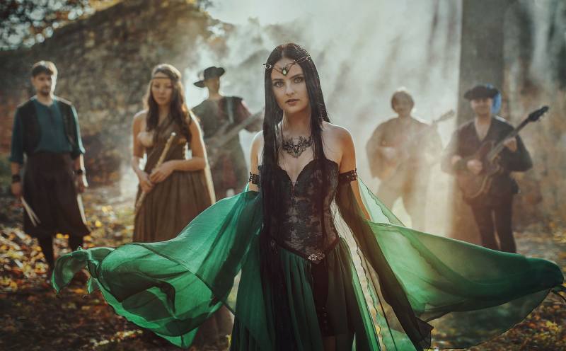 Moravská kapela Tempus přichází se svůdným ohnivým rituálem v době vrcholícího keltského svátku Samhainu
