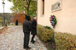 Významné výročí si Kutnohoráci připomněli u památníku „Obětem teroru násilí a komunistické zvůle“