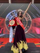 20201113201339_124884584_3445939872110239_5934834892893391939_o: Kolínská rodačka Nikola Kokyová uspěla na světové soutěži The Miss Globe